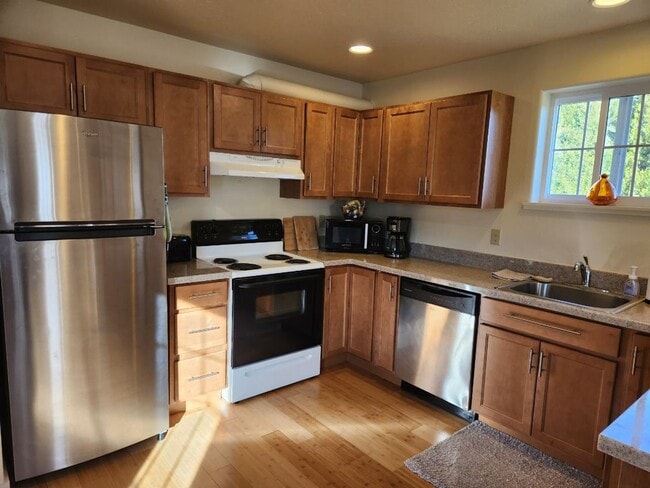 Building Photo - Furnished Two Bedroom Apartment on 27 Acre...