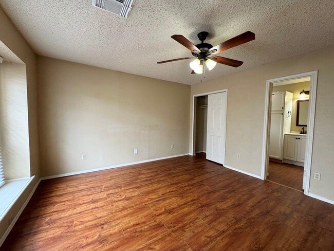 Building Photo - 1002 Great Britain Blvd