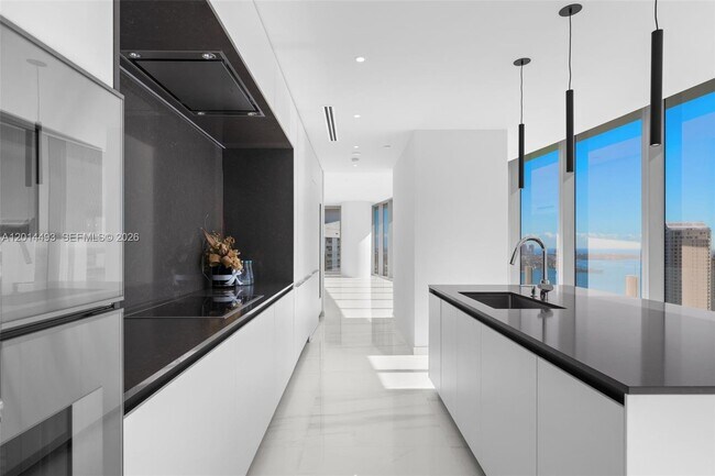 Building Photo - 300 Biscayne Blvd Way