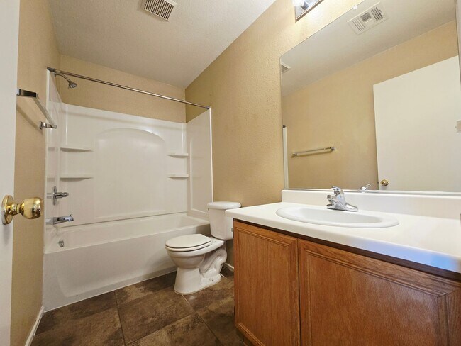 Building Photo - ACCEPTS SECTION 8 - BEAUTIFUL MUST SEE 3BD/2BA IN SOUTHWEST