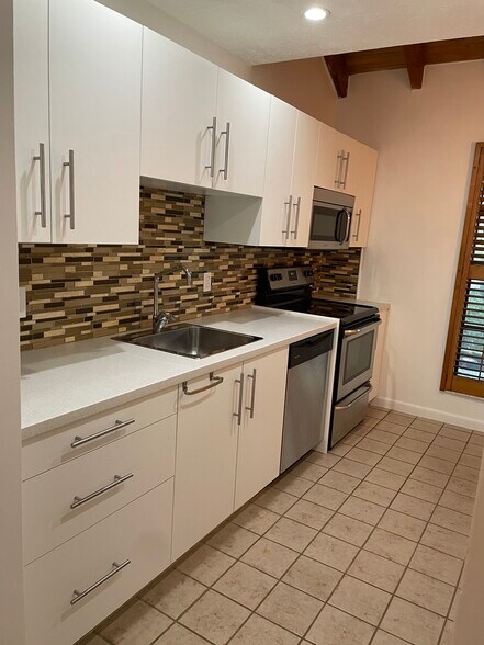 Kitchen - 810 SE 2nd St