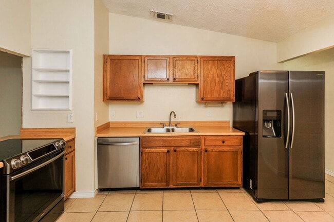 Building Photo - 10059 Birch Field Dr