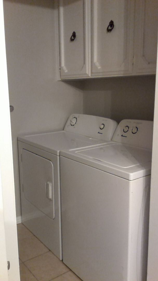 Building Photo - 1441 W Norwich Ave