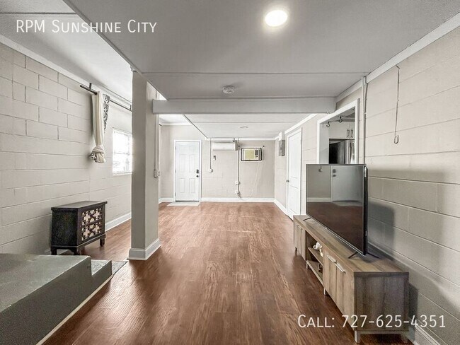 Building Photo - 1515 E 31st Ave