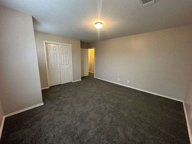 Building Photo - 2111 Red Rock Xing