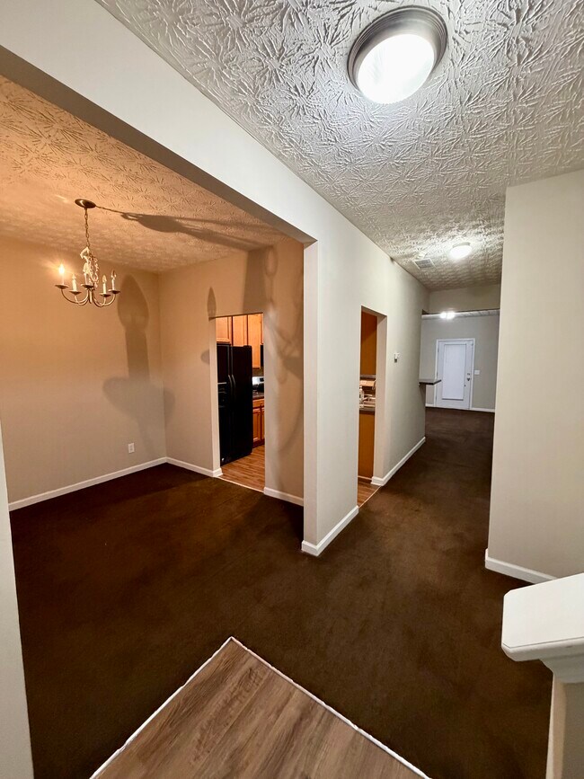 Building Photo - 6296 Ellenwood Dr