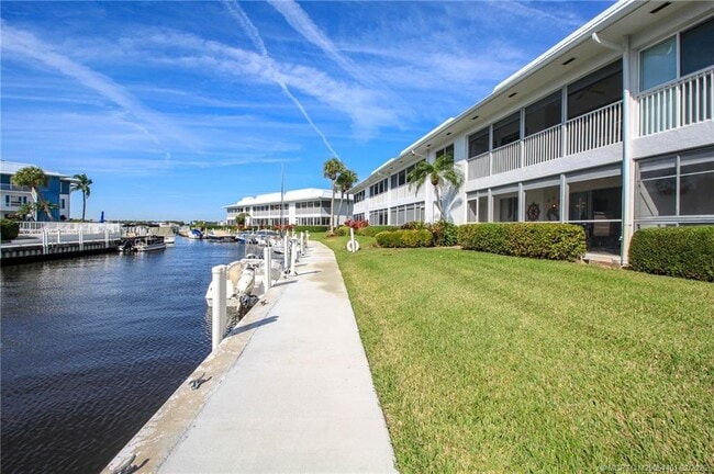 Building Photo - 1858 SW Palm City Rd