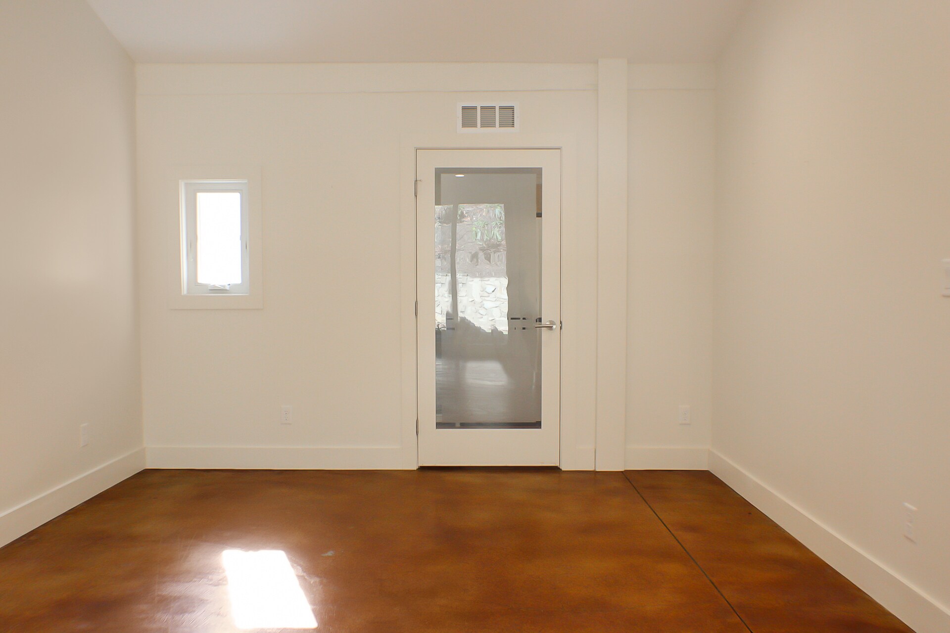 Building Photo - 21 Woodbury Rd