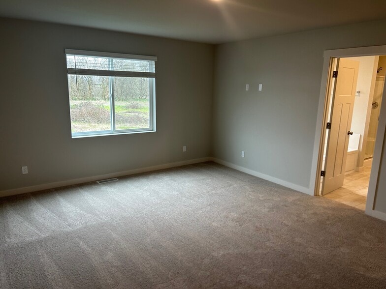 Primary Bedroom - 535 Withers Ct SE