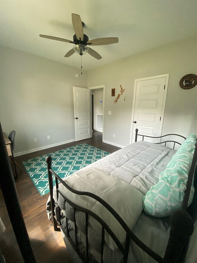 Building Photo - 9183 Helena Dr