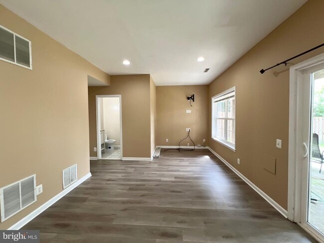 Building Photo - 22464 Maison Carree Square