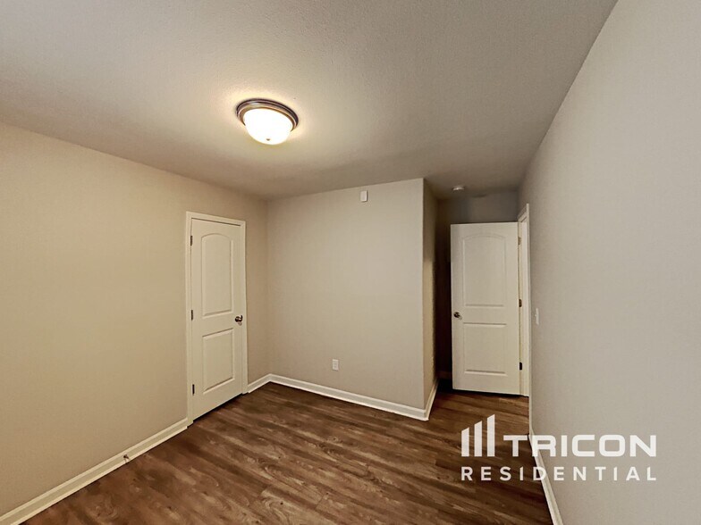 Building Photo - 861 Bitting Hall Cir