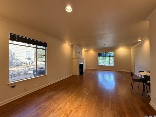 Building Photo - 230 E Mulberry Ave