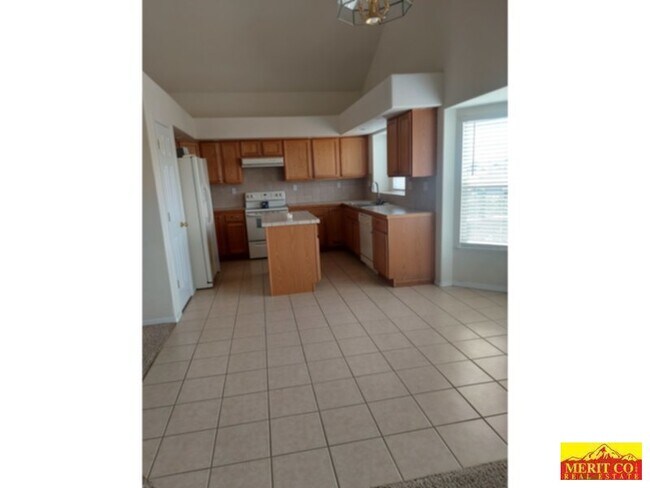 Building Photo - Single Family Home