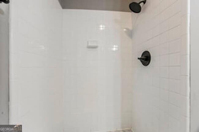 Building Photo - Like New! 2 bedroom 2 bathroom end unit condo! Must see!