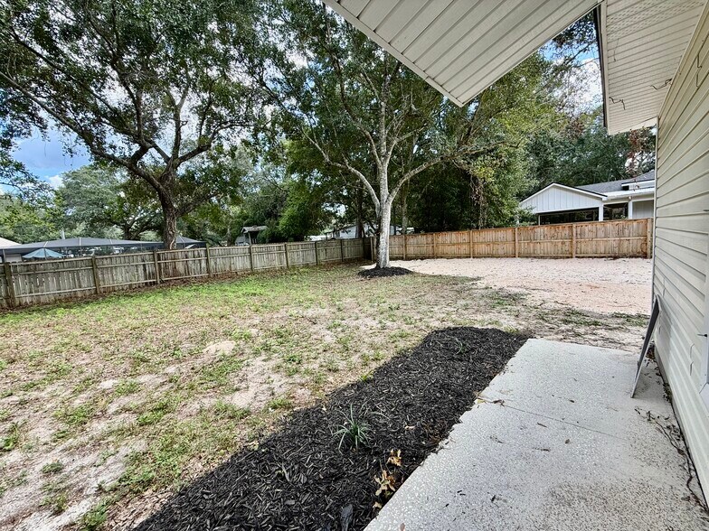Building Photo - 3042 Tiffany Ln