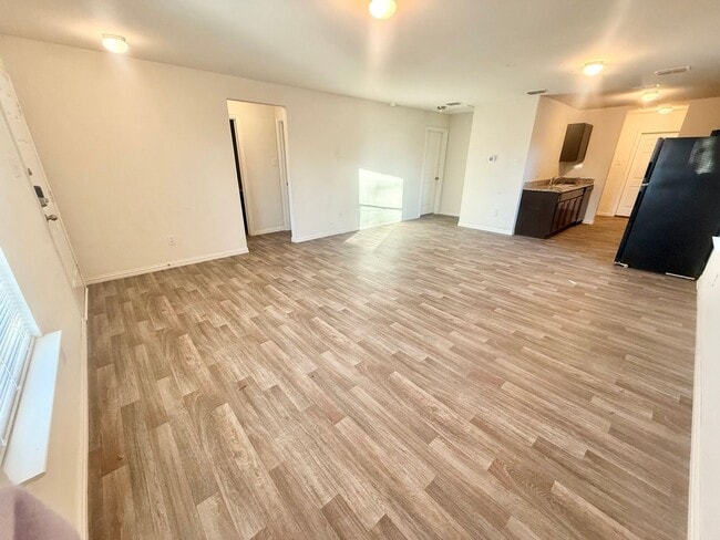 Building Photo - 3-bed/2-bath built in 2020!