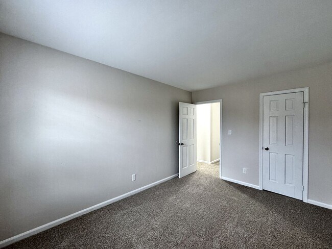 Building Photo - READY NOW!! Completely Updated 3-Bedroom Townhome in Kempsville Lake! Fenced Backyard - Pet Frien...