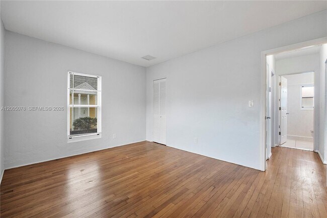 Building Photo - 608 El Vedado