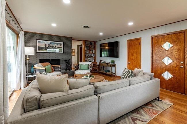 Building Photo - 2865 Bandera Hwy