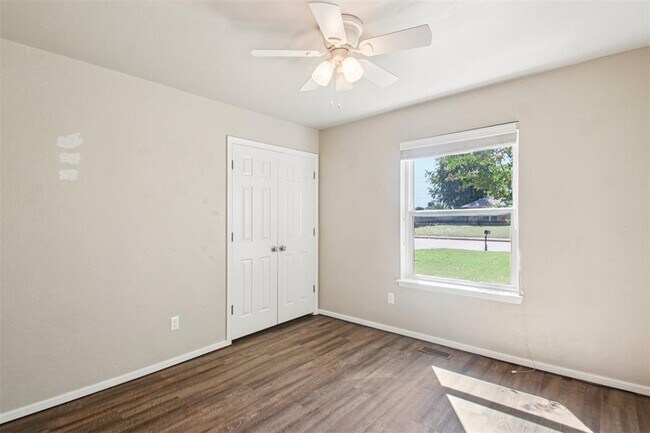 Building Photo - 101 W Vail Dr