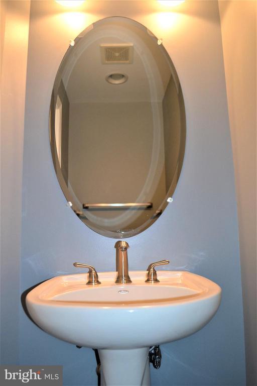 Building Photo - 426 N Thomas St