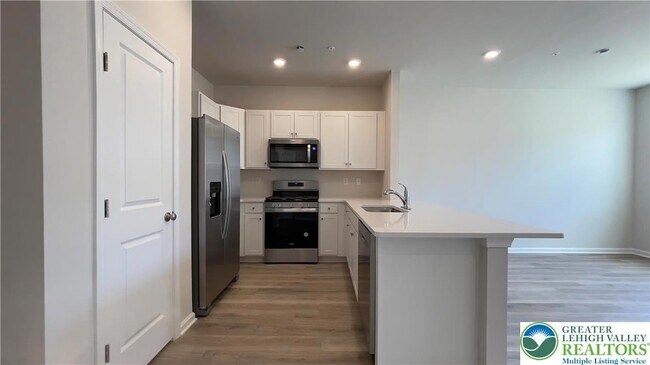 Building Photo - 1137 Martin Rd