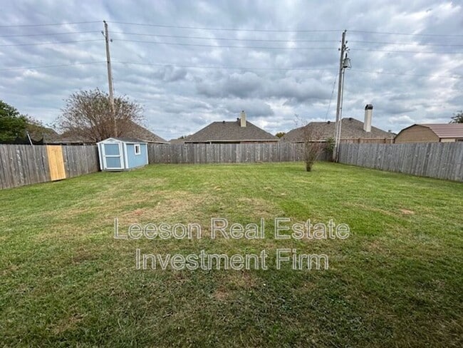 Building Photo - 4933 General Polk Dr