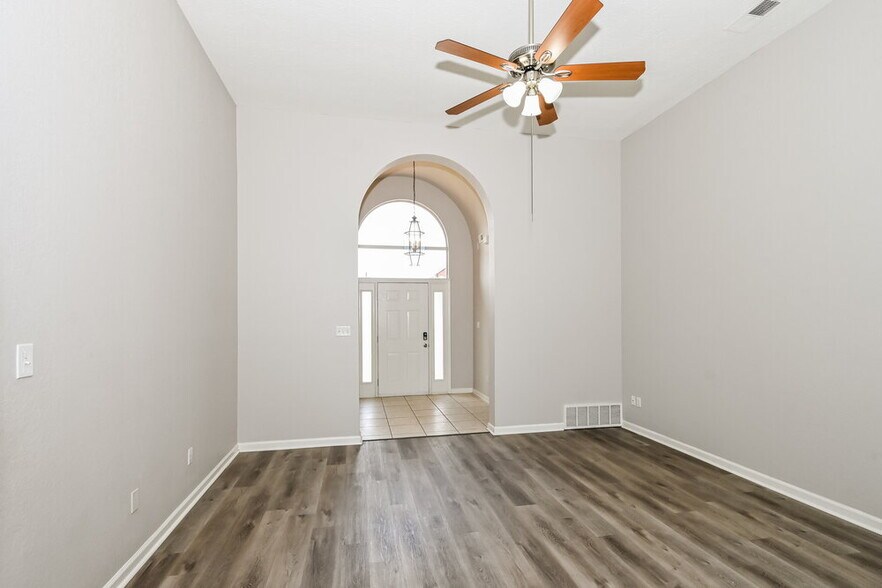 Building Photo - 9946 Rachel Shea Ave