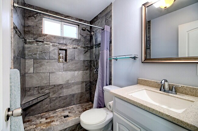 Building Photo - Charming 1-Bedroom Oasis on Highland Drive, Oxnard - Silver Strand
