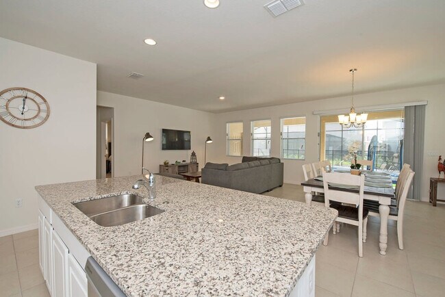 Building Photo - 5277 Oakbourne Ave