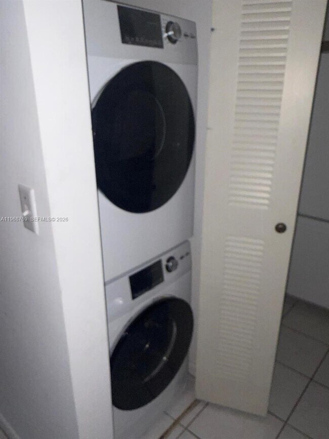 Building Photo - 9156 Collins Ave