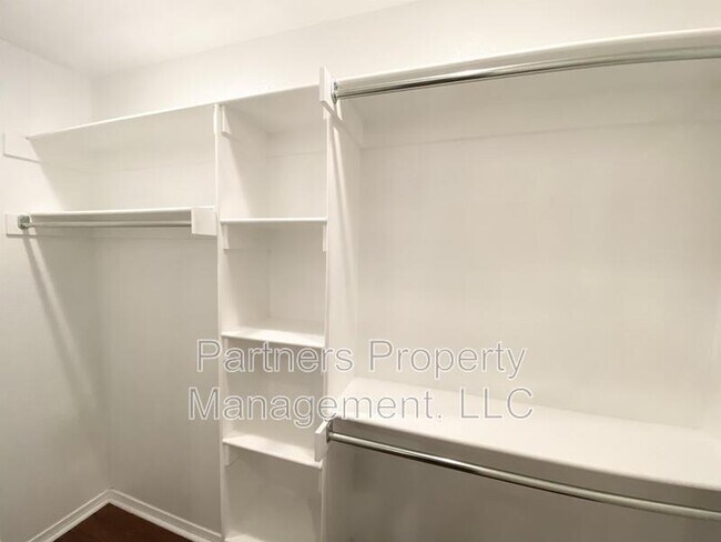 Building Photo - 812 Hindman Dr