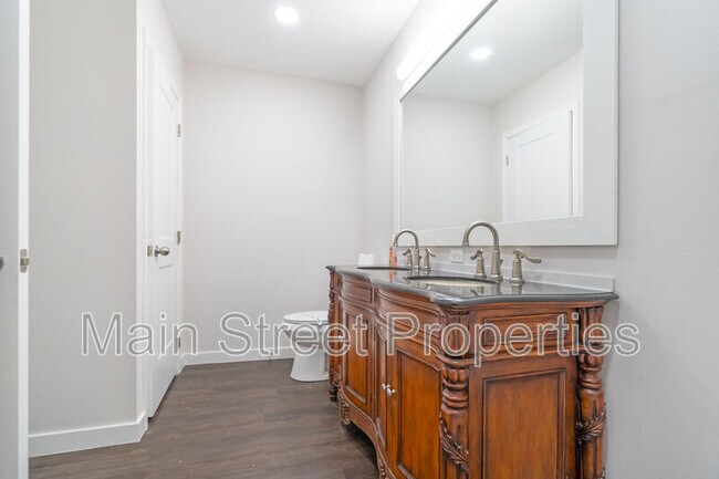 Building Photo - 118 Czar Ln