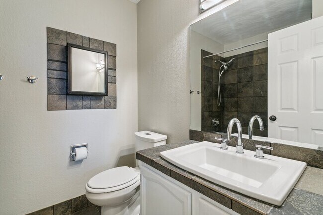 Building Photo - 15216 Paddington Cir