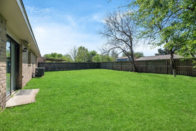 Building Photo - 17615 Autumn Hills Dr