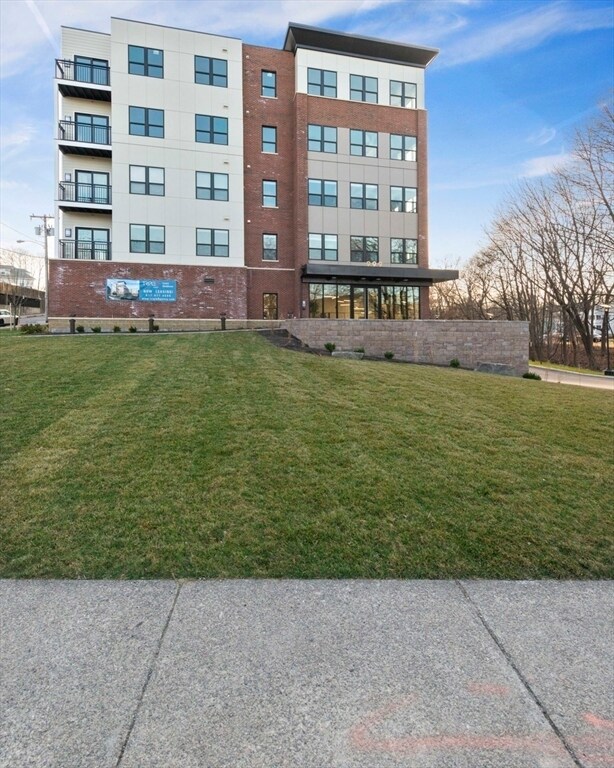 Building Photo - 999 Hancock St