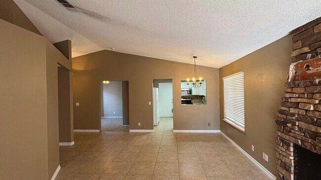 Building Photo - 42 Quiet Desert Ln