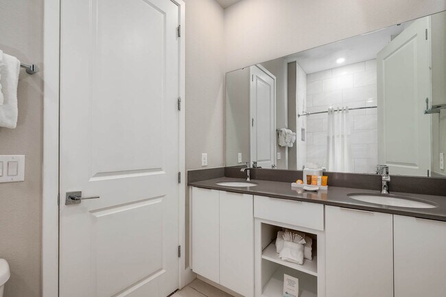 Building Photo - 7770 Sandy Ridge Dr