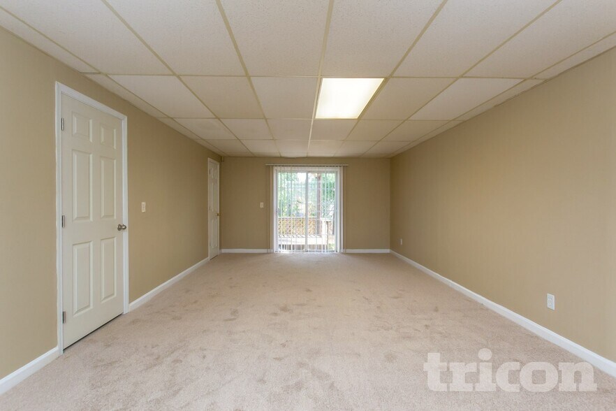 Building Photo - 160 Eagle Glen Dr