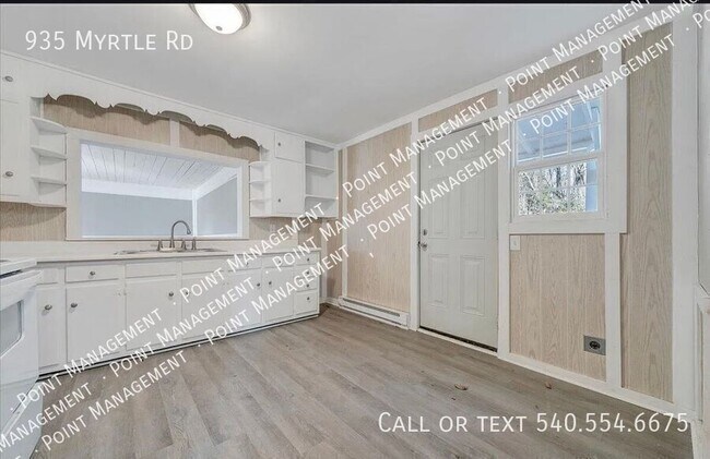 Building Photo - 935 Myrtle Rd