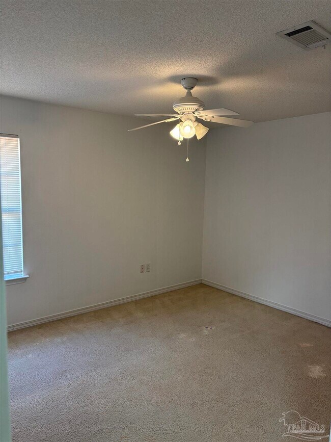 Building Photo - 2423 Flintstone Dr