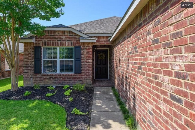 Building Photo - Denton 3/2/2 in Great Neighborhood