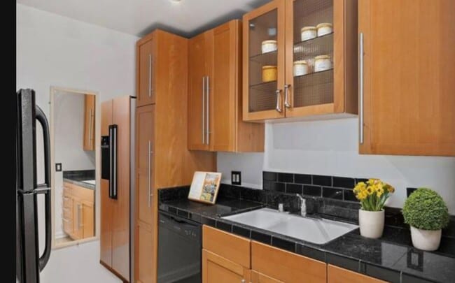 Building Photo - LOVELY 1 BR/1BA FASHION VALLEY/MISSION VALLEY CONDO-$2500/MO