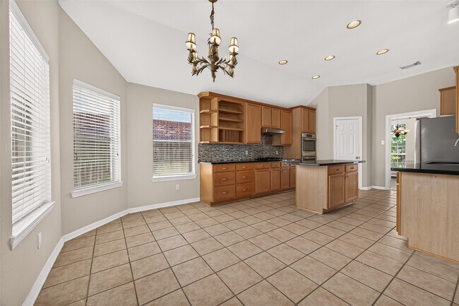 Building Photo - 2726 Martinec Dr