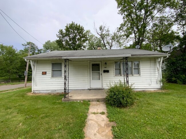 Primary Photo - 847 E Seminary St