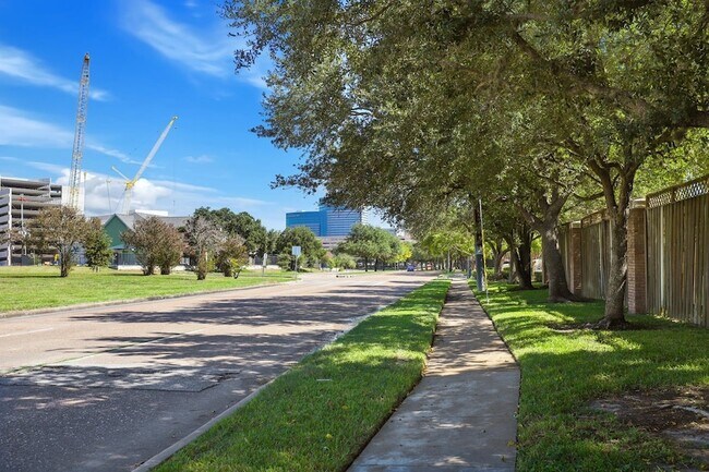 Building Photo - 2209 S Braeswood Blvd