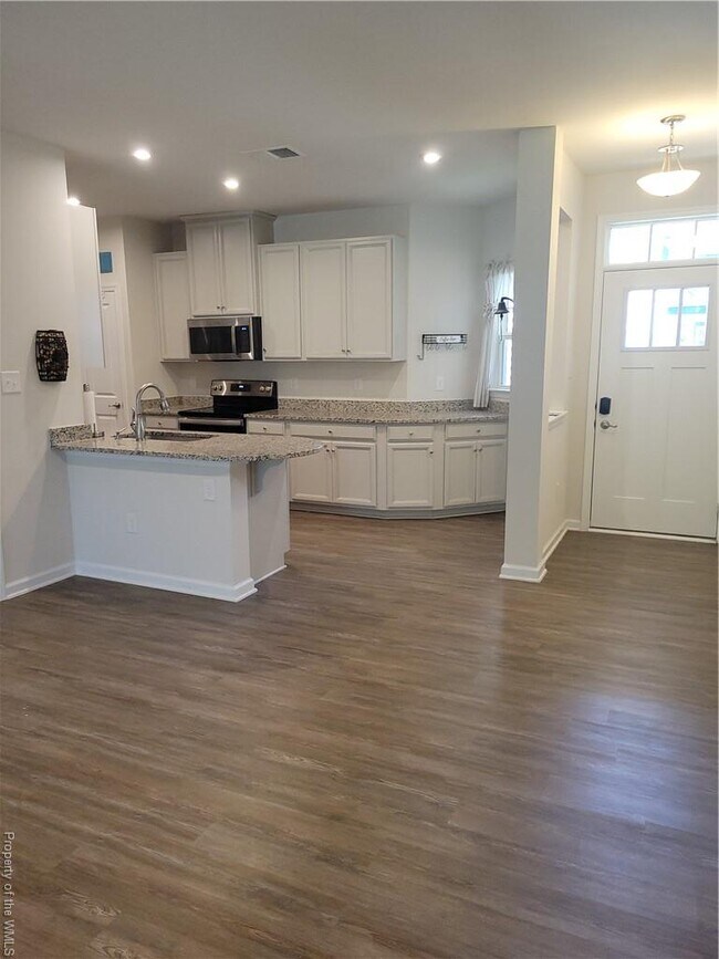 Building Photo - 3419 Foxglove Dr