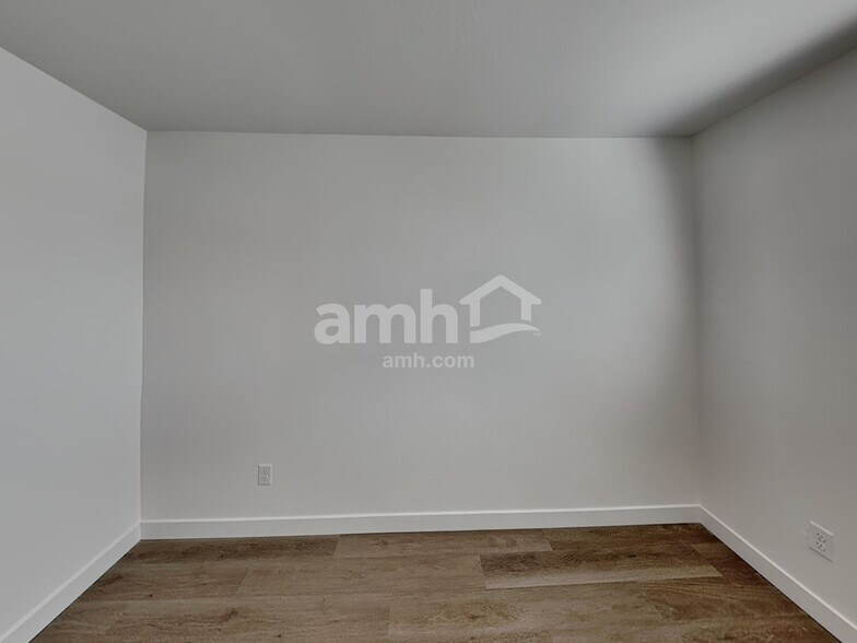 Building Photo - 20177 W Thomas Rd