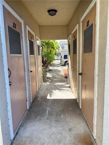 Building Photo - 3947 Coral Springs Dr